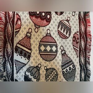 Holiday table runner